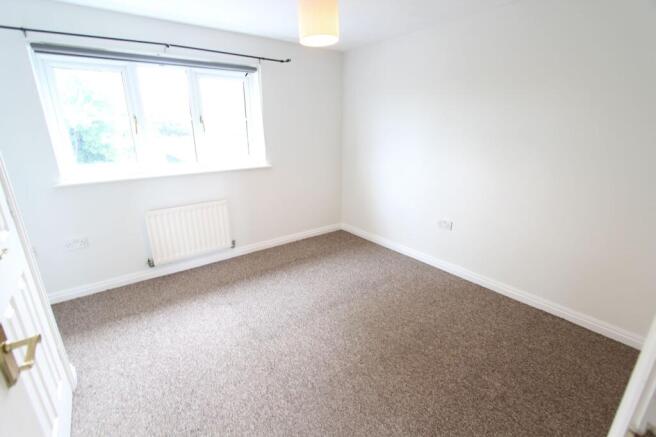 2 bed Terraced to rent Image 6