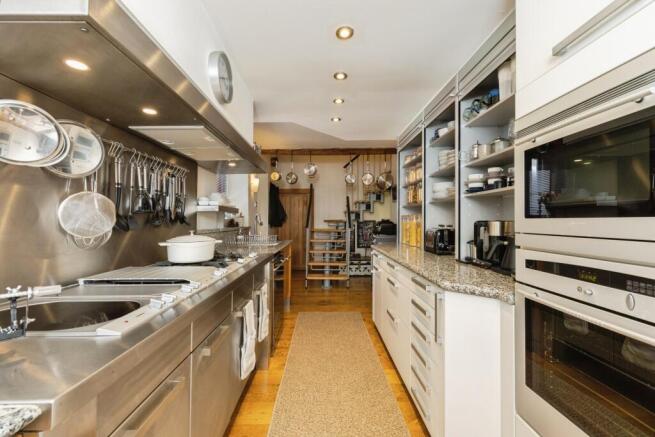 4 bed Detached for sale Image 6