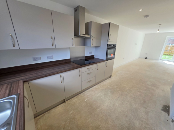 3 bed Semi-Detached for sale Image 6