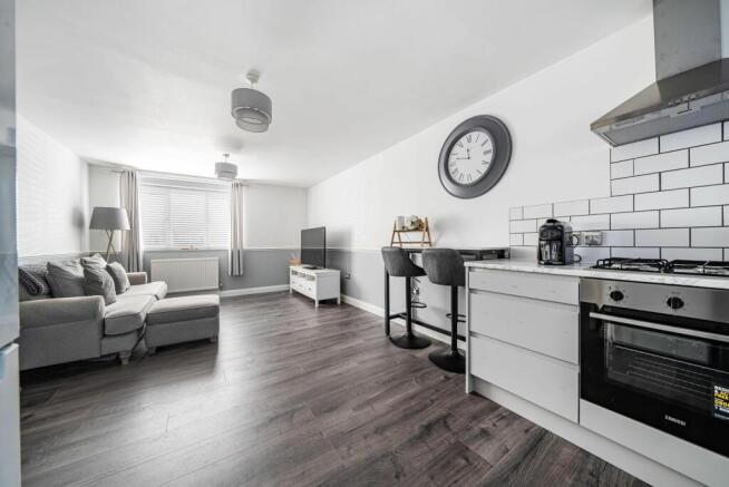 Living Room/Dining Room (5)