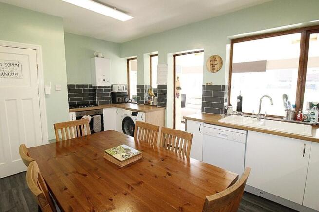 4 bed Semi-Detached for sale Image 9