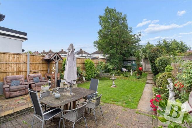 Parkside Avenue, Romford, RM1 photo 4