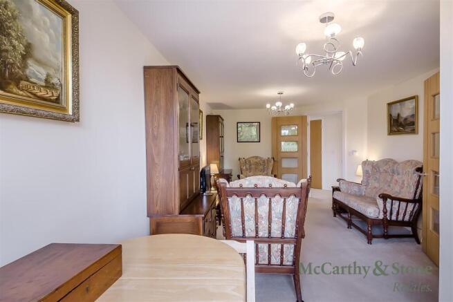 8701177-interior20.jpg