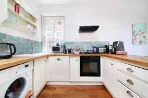 68, Bonneville Gardens, London SW4 9LE
