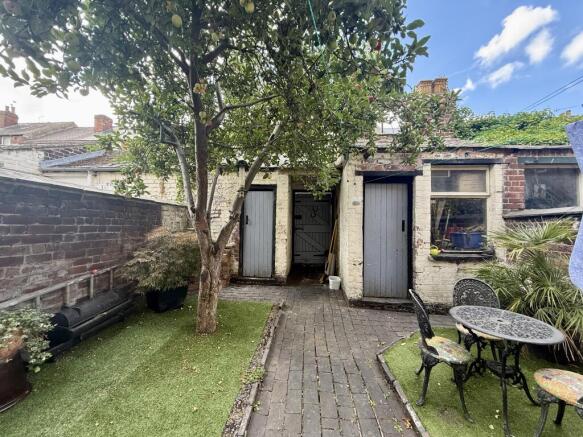 5 bed Terraced for sale Image 11