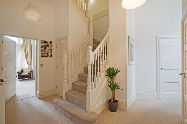 4 bed Town House for sale Image 5