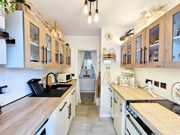 2 bed Flat for sale Image 4