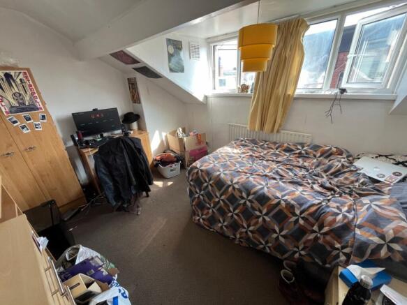 4 bed Terraced to rent Image 8