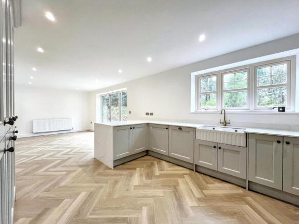 4 bed Detached for sale Image 6
