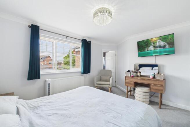 4 bed Detached for sale Image 11