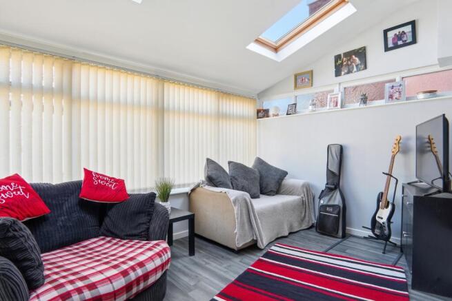 4 bed Semi-Detached for sale Image 10
