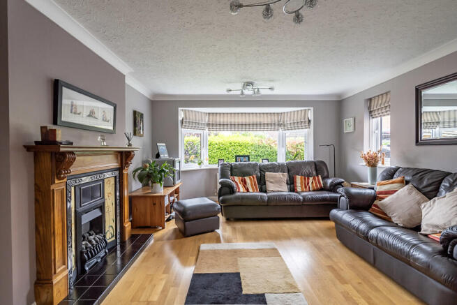 4 bed Detached for sale Image 5