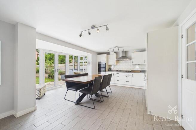 4 bed Detached for sale Image 5