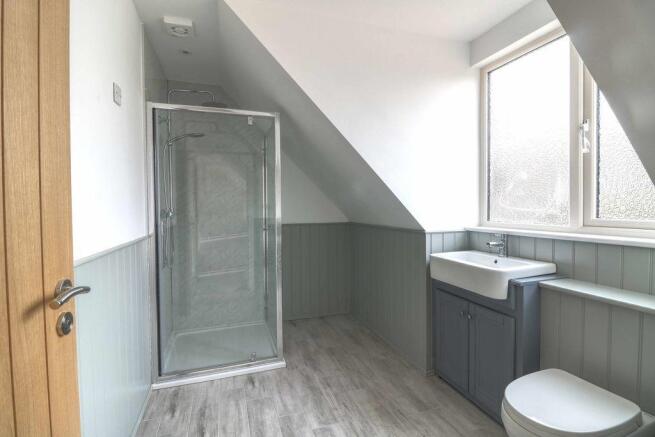 Ensuite to Bed 1
