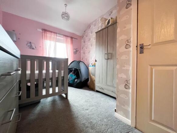 2 bed Terraced to rent Image 4