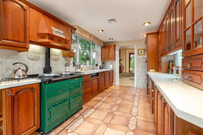 4 bed Detached for sale Image 12