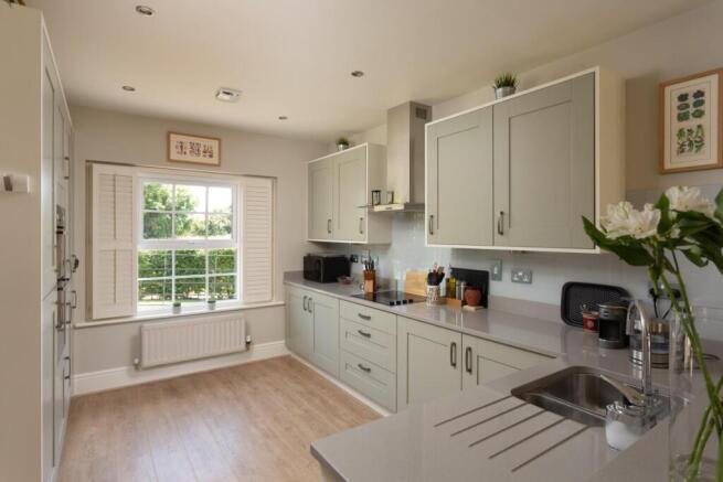 4 bed Detached for sale Image 6