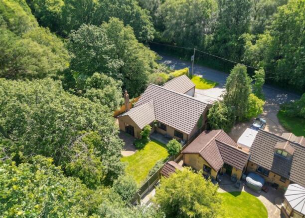 Birchley Heath Road, Birchley Heath