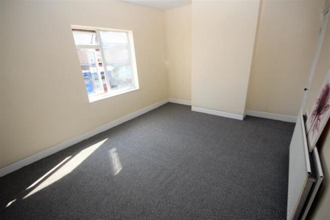 bedroom 1.JPG