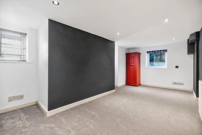2 bed Apartment for sale Image 11