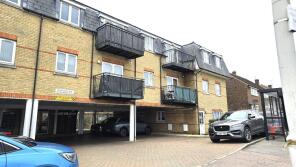 Flat 7, 88 Central Court, Manford Way, Chigwell IG7 4JF