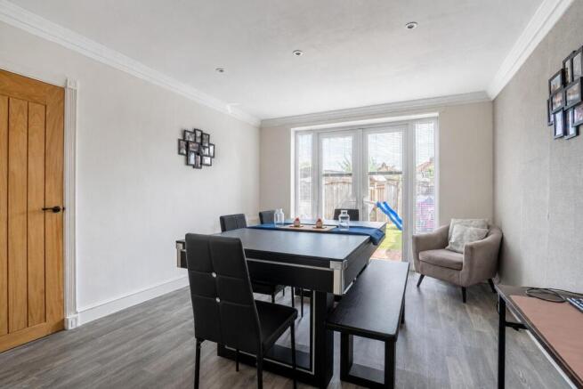 5 bed Semi-Detached for sale Image 5