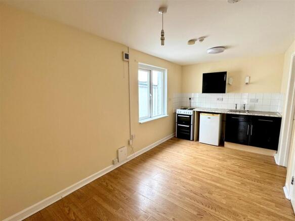 Flat 1, 36 Henver Road Lounge And Kitchen