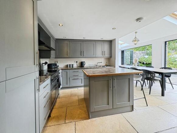 3 bed House for sale Image 7