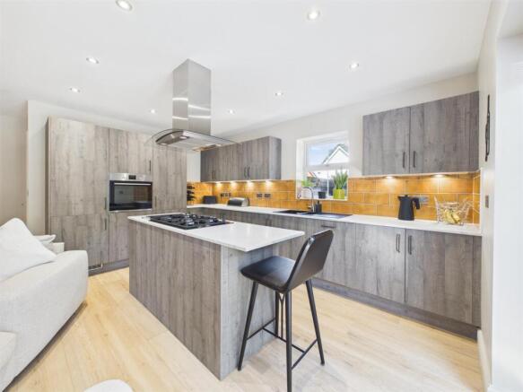 Open plan kitchen/dining/living:
