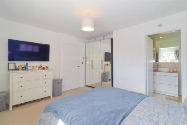 3 bed Detached for sale Image 9