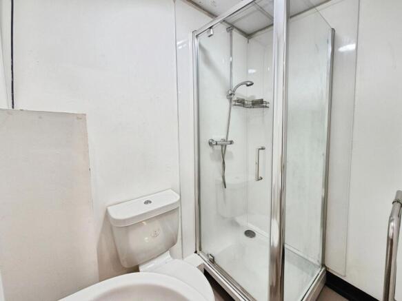 Studio to rent Image 7