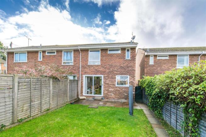 37 Harcourt Close-8.jpg