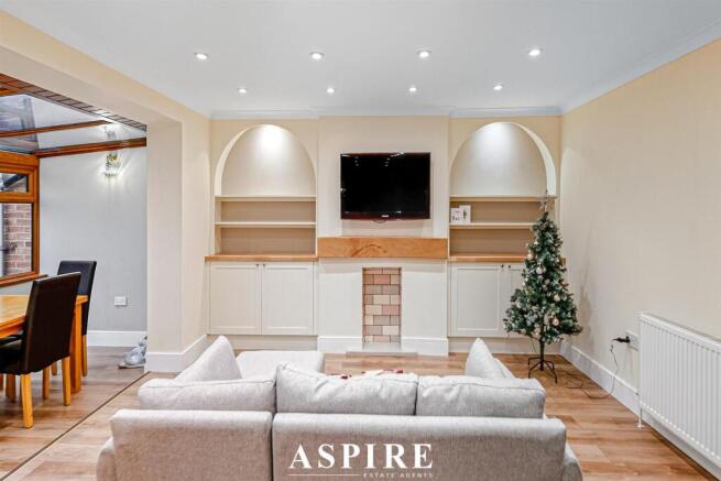 8_color matte.00_00_39_10.still004.jpg