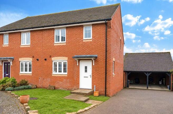 3-bed semi-detached on Wyndham Drive, Romsey, SO51, £375,000