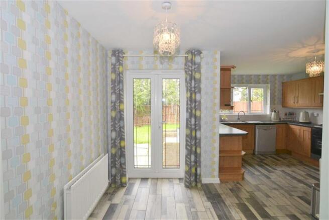 KITCHEN/DINING