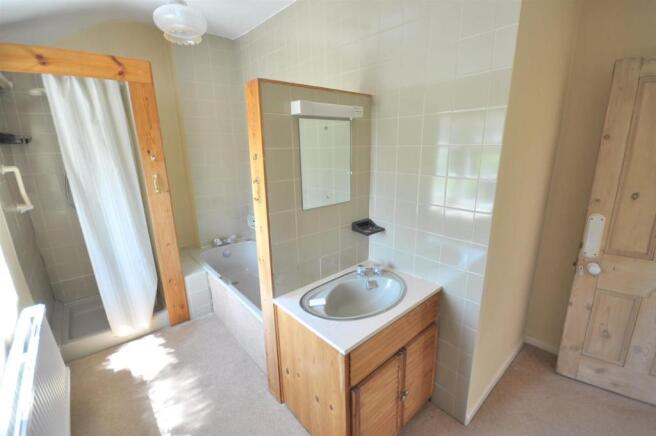 BATH/SHOWER ROOM