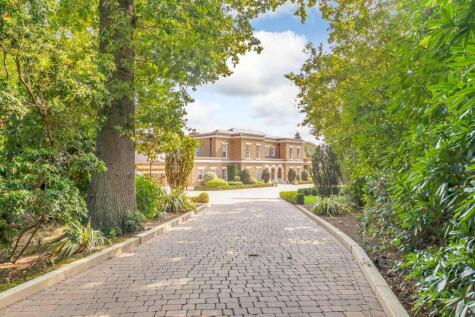 6 bed detached - Pipers End, Virginia Water, Surrey, GU25 image 21