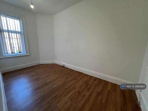 2 bed Terraced to rent Image 12