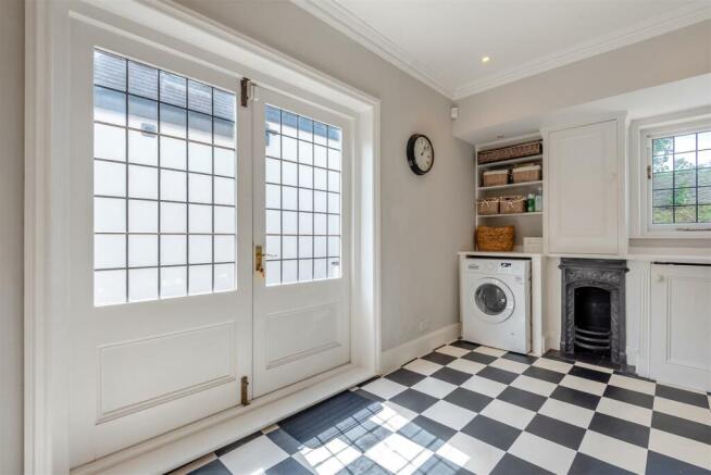 8608382-interior09.jpg