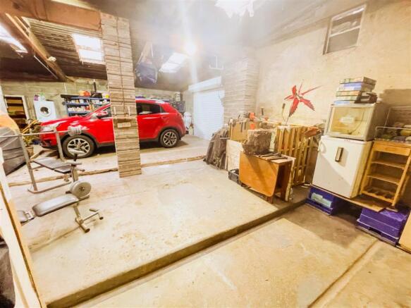 Garage/Workshop