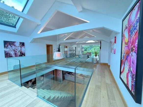 4 bed Detached for sale Image 7