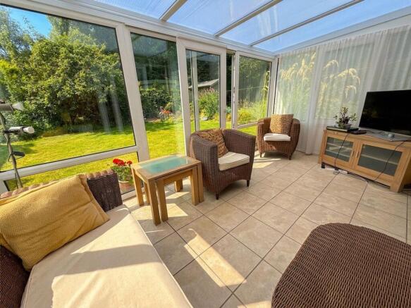 4 bed Detached Bungalow for sale Image 10