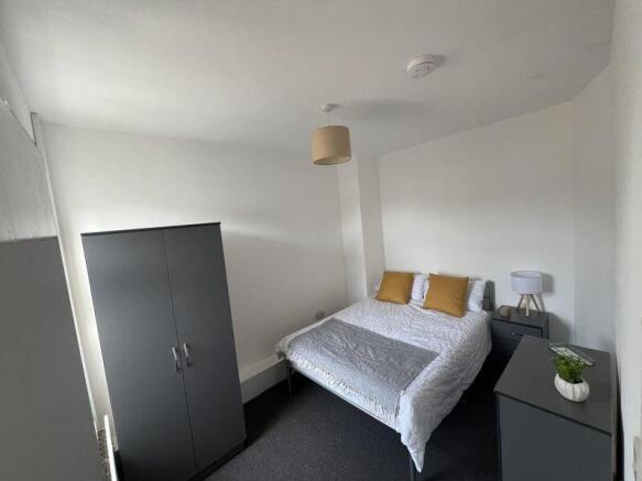 A cozy and well-maintained double bedroom featu...