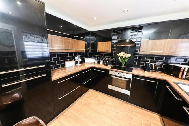 3 bed Detached for sale Image 11