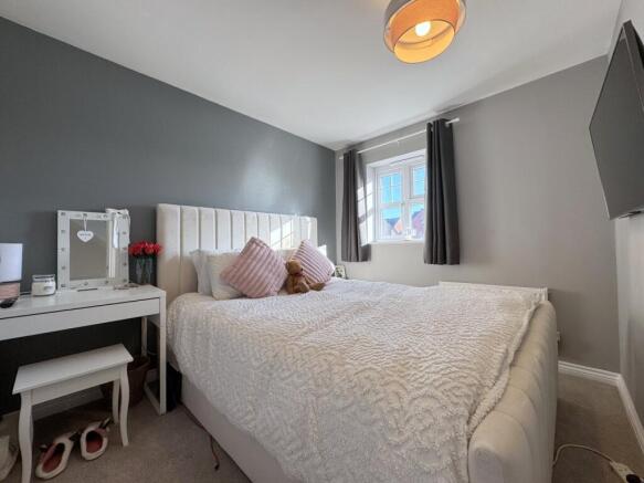SeconBedroom