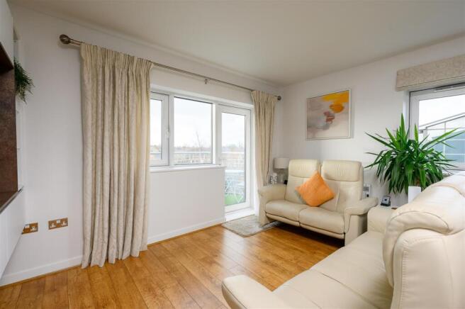 2 bed Apartment to rent Image 7