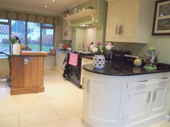 KITCHEN/BREAFAST ROO