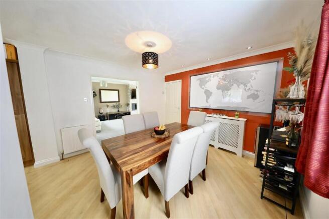 3 bed Semi-Detached for sale Image 8