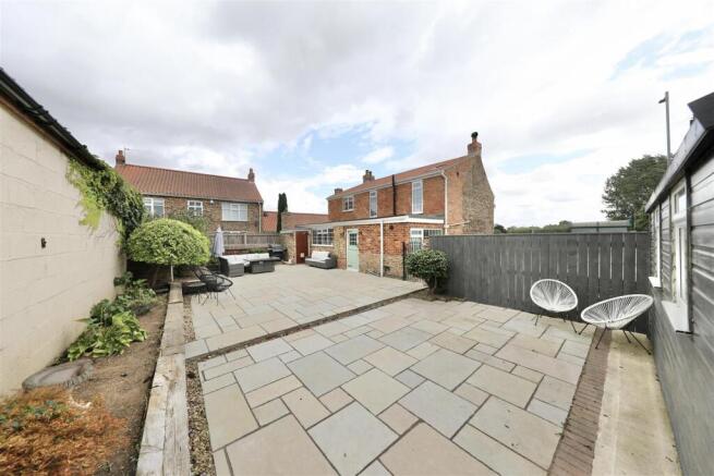 Main Road, Camerton, Hull photo 4