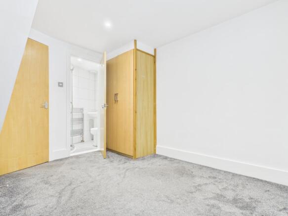 2 bed Flat to rent Image 11